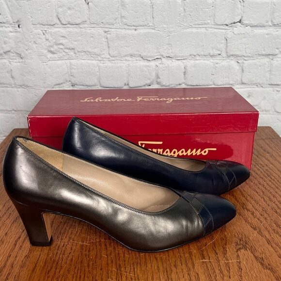 Salvatore Ferragamo 7.5 C Unique Navy & Silver Leather heels with woven toe - Picture 7 of 11